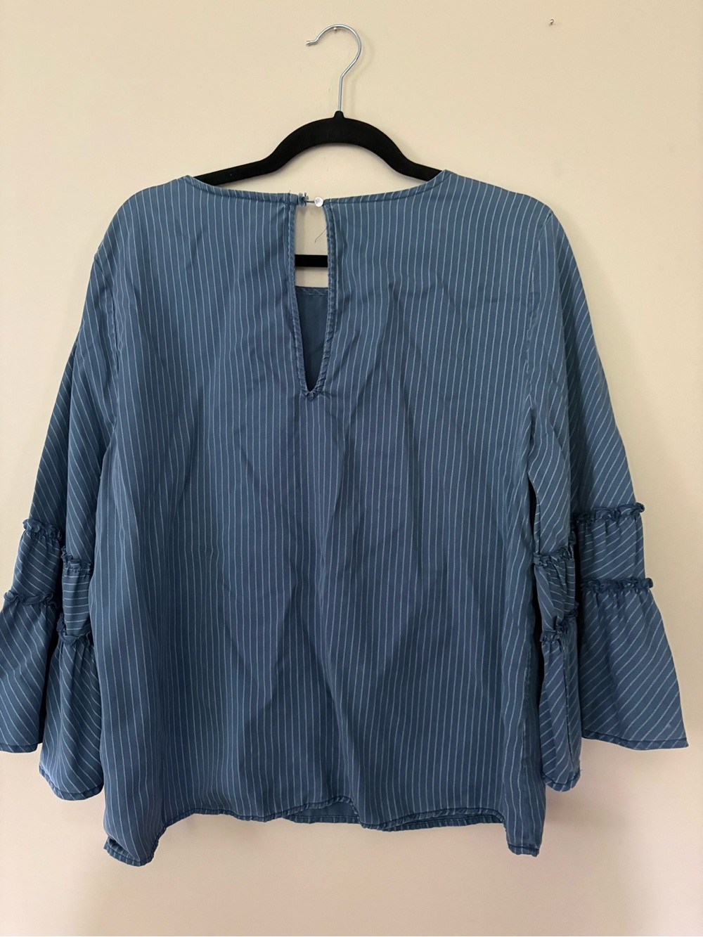 Express Top Navy Blue Pinstripe 3/4 Bell Sleeve Relaxed Fit Blouse Size Large - Picture 5 of 9